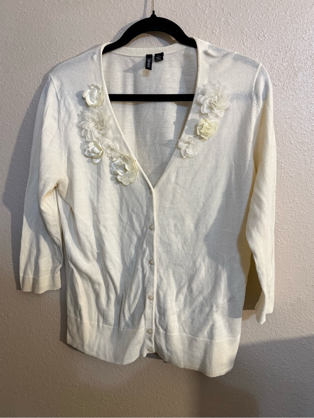 Relativity 3/4 length sleeve Ivory sweater 100% cotton size XL 3D flowers